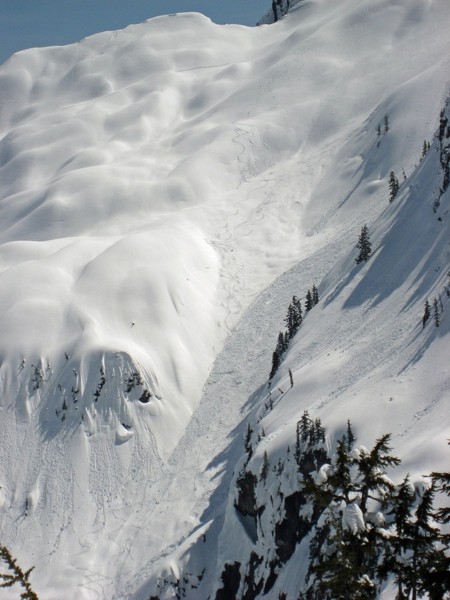 17B_2011_05_01_Chair_North_Face_Avalanche_3097.jpg