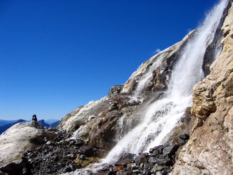 136mcmillian_cirque_waterfall.JPG