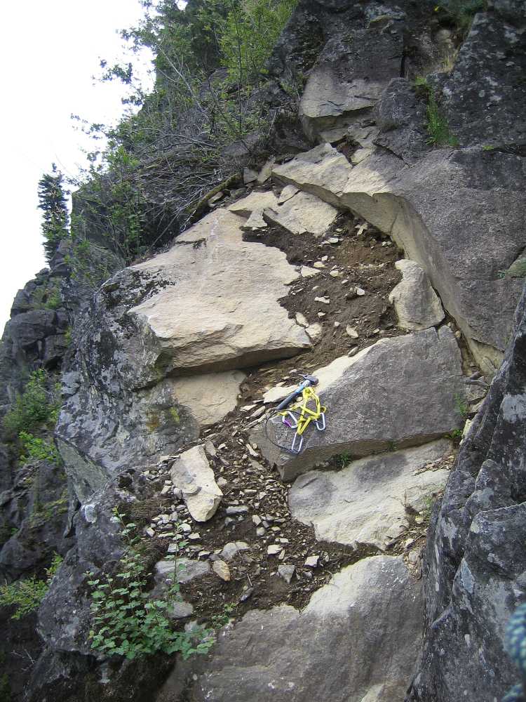 6299Beacon_2006_SE_rock_fall_before.jpg