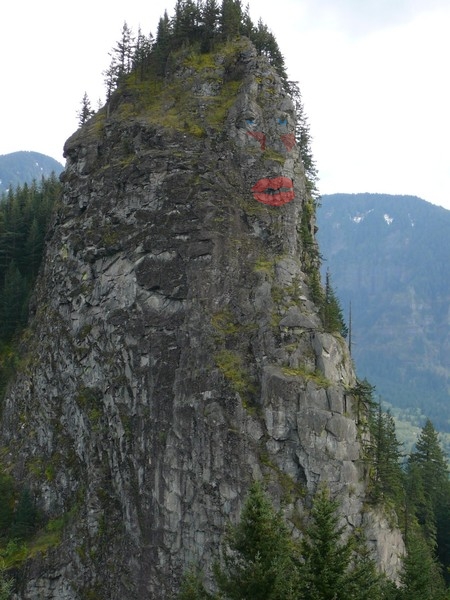 Beacon_Rock_distance_shot_1_.jpg