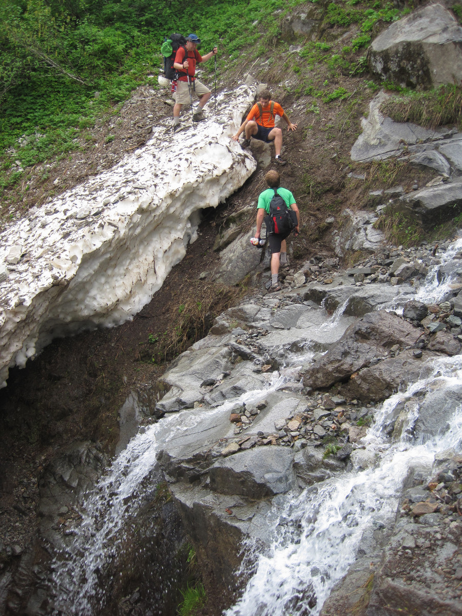 Creek_near_Hanagan_Pass_trailhead2.jpg