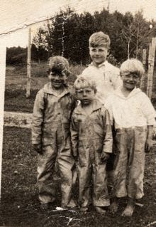 Dad_and_his_brothers_1934.jpg