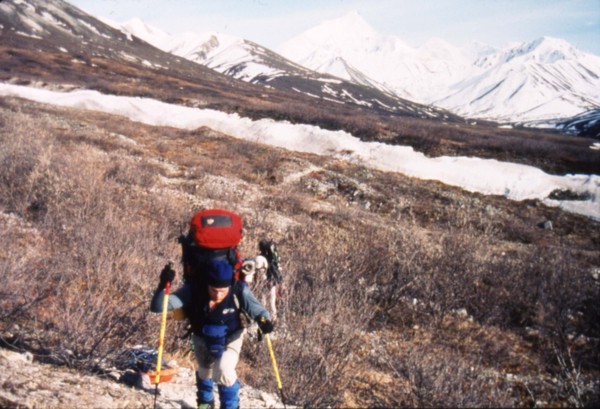 144_Dave_pulln_sled_in_rocky_tundraDENALI_JPGBACKUP.jpg