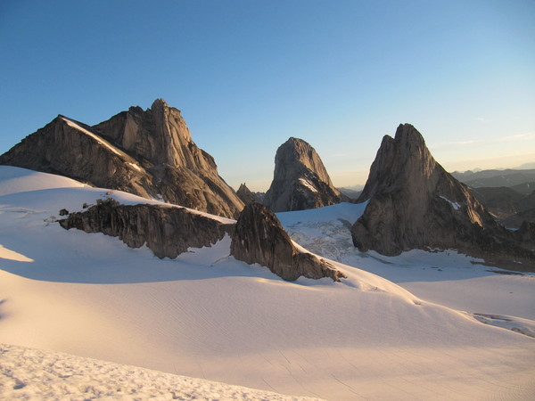 150_-_Pigeon_Snowpatch_and_Bugboo_with_early_morning_light.JPG