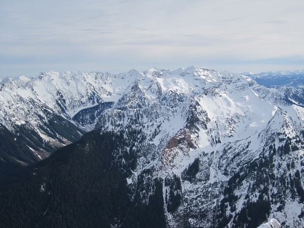 16_glacier_basin_and_the_monte_cristo_range.JPG