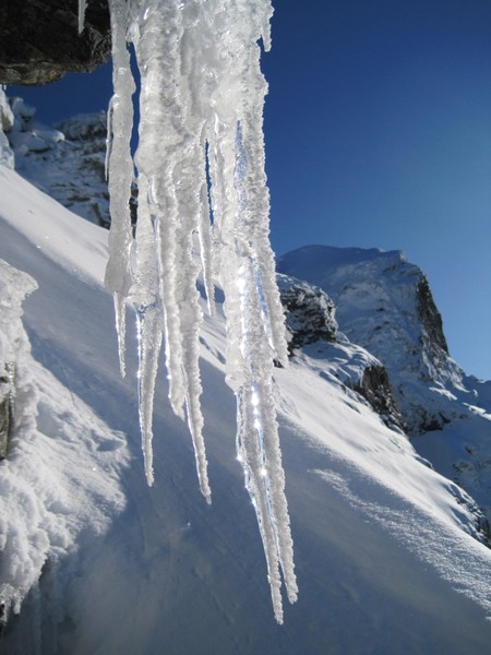 16_icicles_and_summiot.JPG