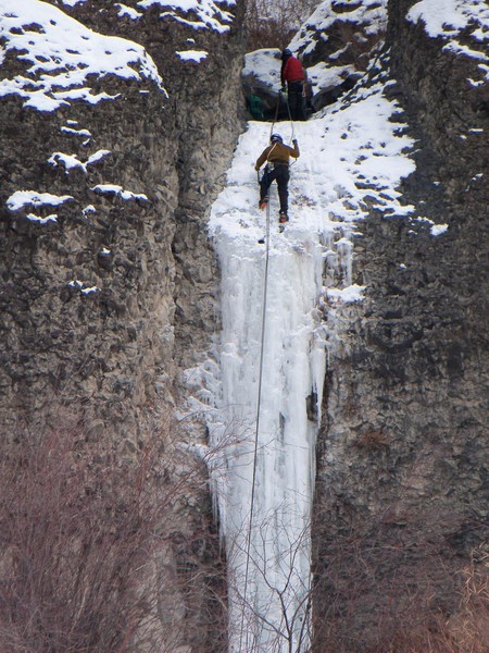 Copy_2_of_Banks_Lake_Ice_Climbing_057.jpg