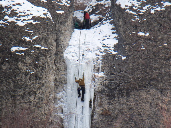 Copy_of_Banks_Lake_Ice_Climbing_054.jpg