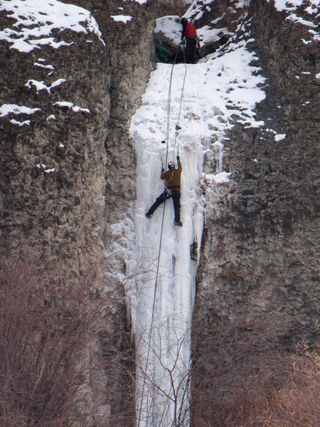 Copy_of_Banks_Lake_Ice_Climbing_055.jpg