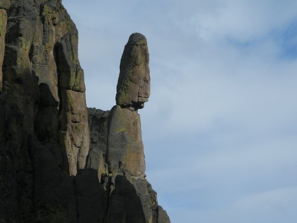 Easter_island_rock.JPG