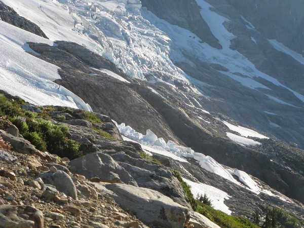 Looking_Back_Broken_Slabs_and_McMillian_Glacier.JPG