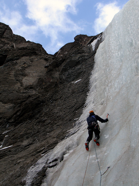 Marcus_D_High_On_Boulder.jpg