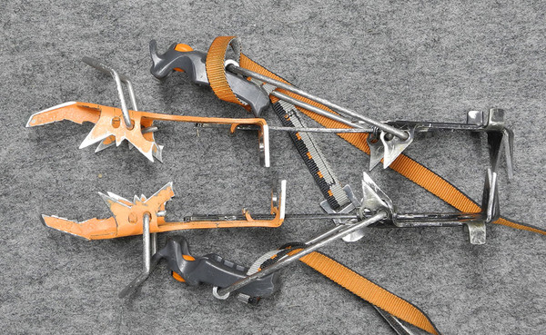 Petzl-Dart-Crampons.jpg