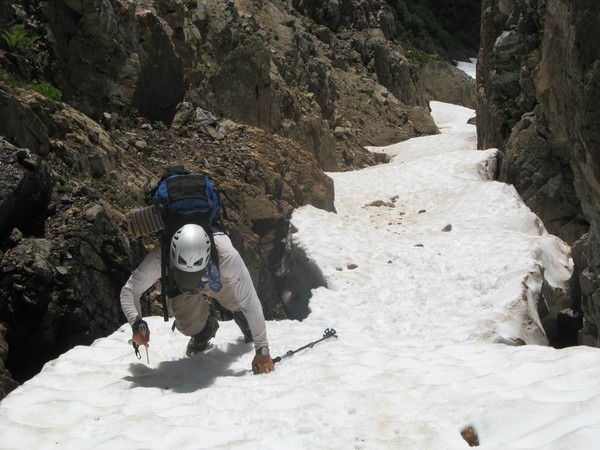 Snow_Bridge_in_Snow_Filled_Gully.JPG