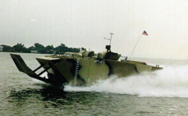 aaav_in_water3.jpg