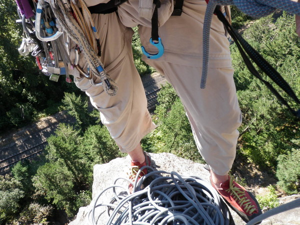 hookin_the_nutshell_p2_belay_classic.JPG