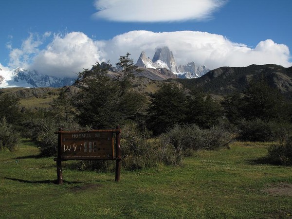 lenticular_over_fitz_roy.JPG