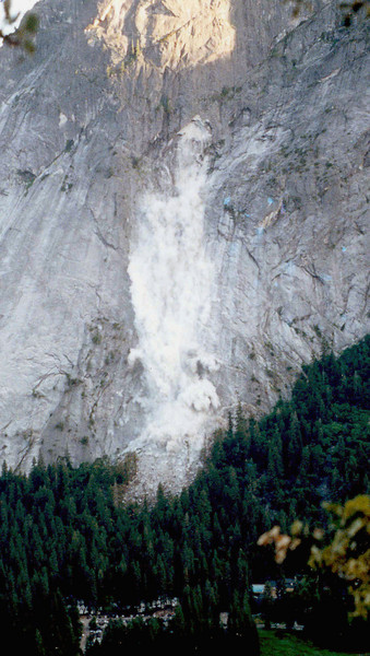 rocks_fall_glacier_point_apron.jpg