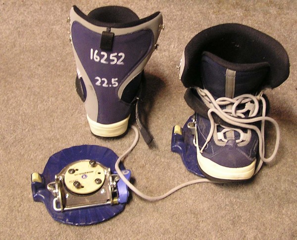 snowboard_boots_22_5.jpg