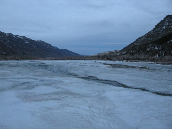 walk_across_Shoshone_River1.jpg