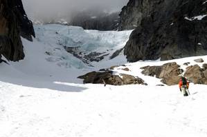 2450010_-_Climbers_with_Ice_Cliff_Behind_1280X851-med.jpg