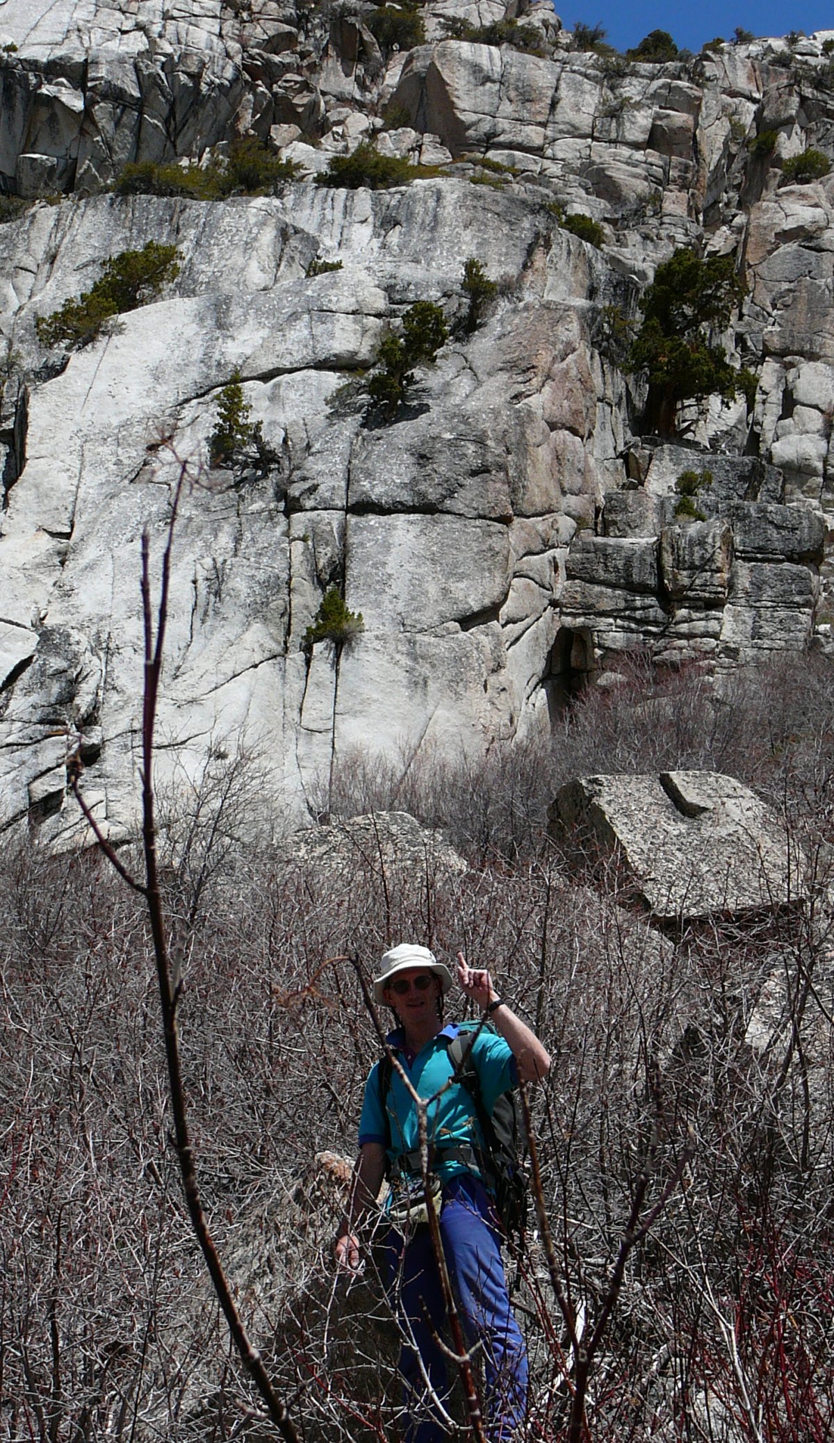 Andrew_pointing_at_route_at_Chipmonk_Flats.jpg