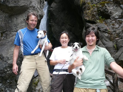 Family_at_Rodney_Falls_7_4_08_small.jpg