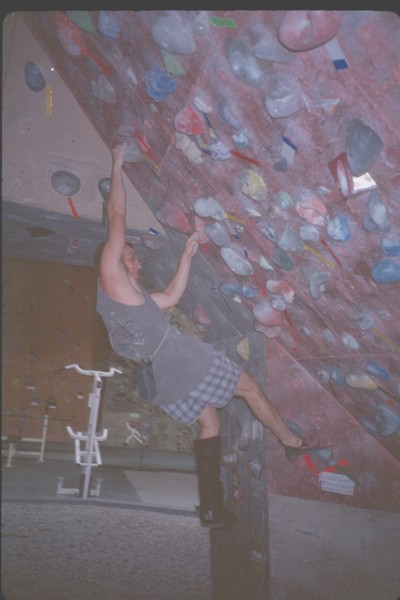 8-31_Climbing_with_a_cast_Rudy.jpg