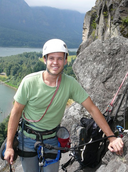 Adam_Winslow_with_Norsemans_head_behind_Young_Warriors_pitch_4_belay.jpg