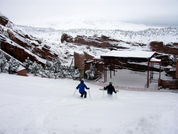 ski_red_rocks.jpg