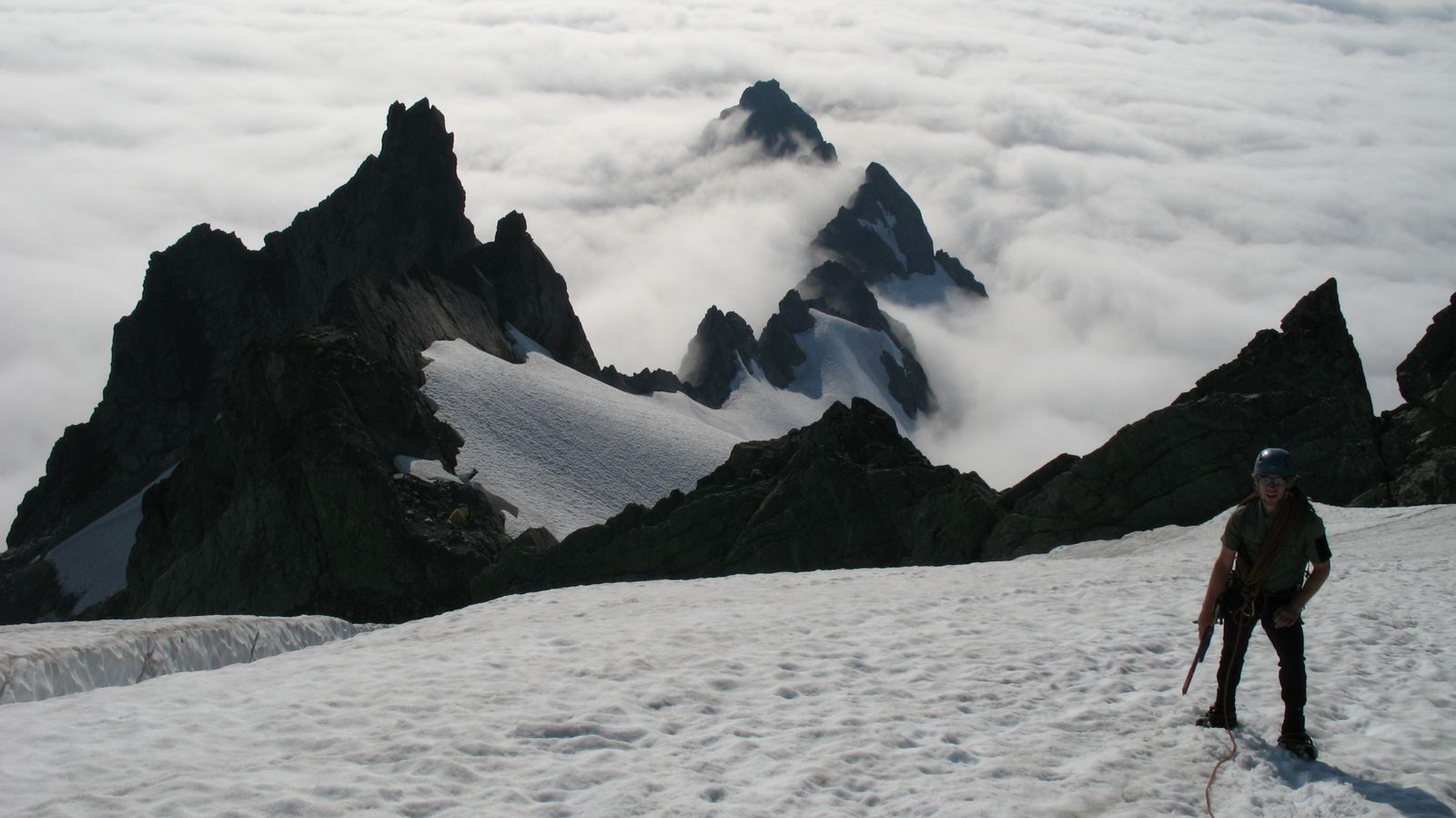 2009_08_06_shuksan_Kurt_on_descent_above_winnies_bivy.jpg