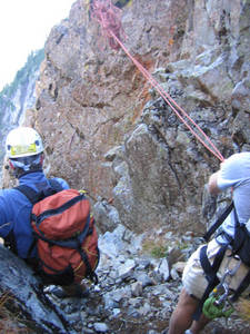4023chris_throws_rope_102205-med.jpg
