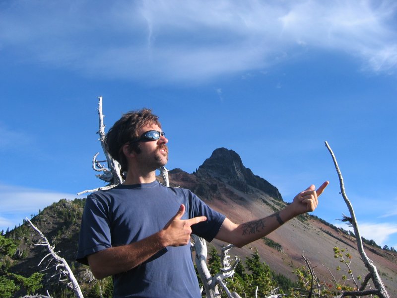 8814WA_DAN_POINTING_THE_WAY.JPG