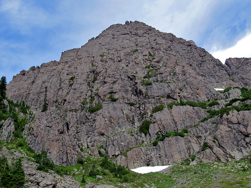 Mt_Washington_-_SE_Buttress_01_-_lower_buttress_overview.jpg