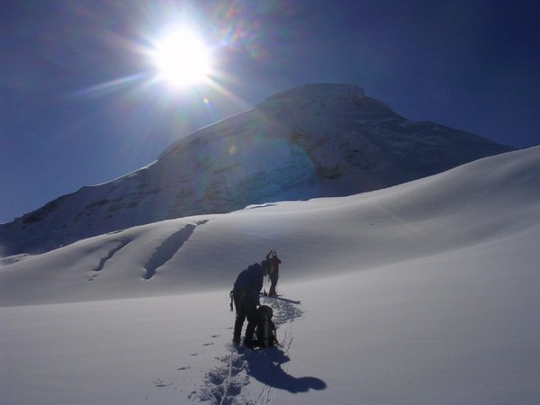Crossing_Glacier.jpg
