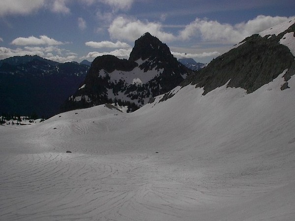 Girls_and_Mt_Daniel_june_2007_020.JPG