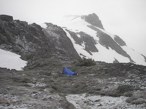 Girls_and_Mt_Daniel_june_2007_029.JPG