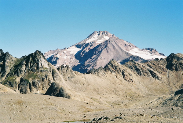 Glacier_Peak_from_basin.jpg