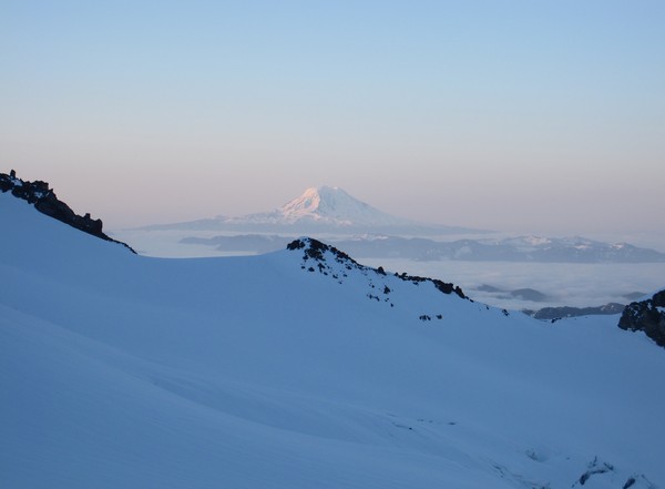 mt_adams_sunrise_over_tahoma_cleaver_052509.jpg