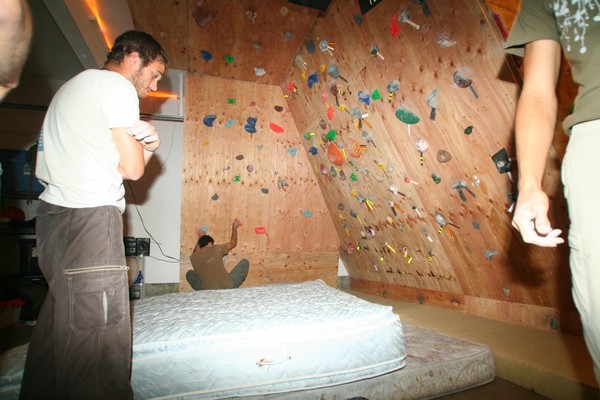 Climbing_gym_003.jpg