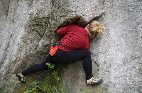 shae_bouldering_at_Minnehaha.jpg