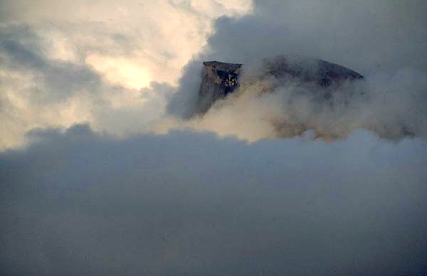 4526halfdome_in_clouds_yosemite.jpg