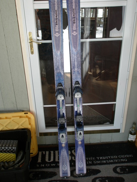 Skis2.JPG