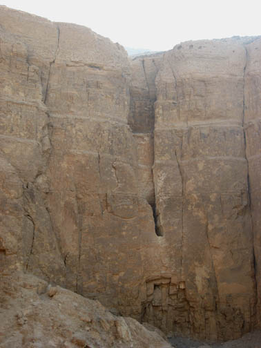 Cliff_tomb_1.jpg